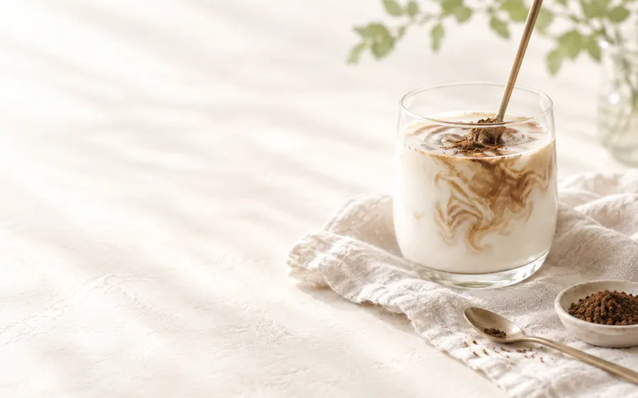 牛乳に溶かすグリーンコーヒー